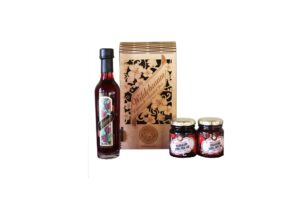 1 x 250ml Liqueur, 2 x 125ml in laser engraved box