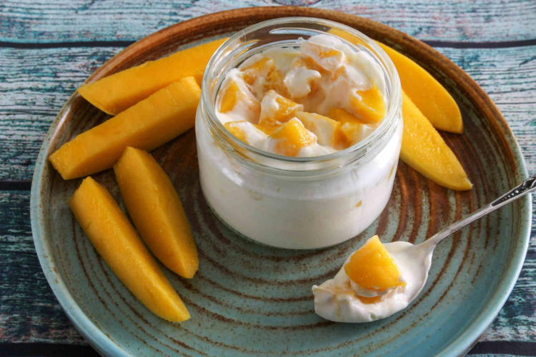 Mango Slices with Plain Yogurt